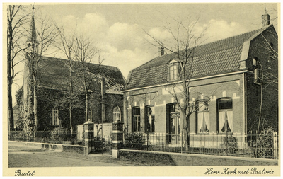 46460 Nederlands Hervormde Kerk, Budel, met Weeme: rechts de pastorie, 1942