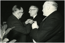 46725 receptie meester Winkelmolen, Met burgemeester Remmen, december 1954