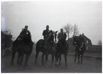 46751 Gouden Bruiloft Budel-Schoot, vlnr. Tonnie Schroeten, Ber van Geldrop, Sjaak Broers en van Geldrop, 1960