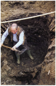 46797 Turf put, opgraving turf put, Budel. Gecontroleerd opgraven turfwand door Theo Fransen, 1989