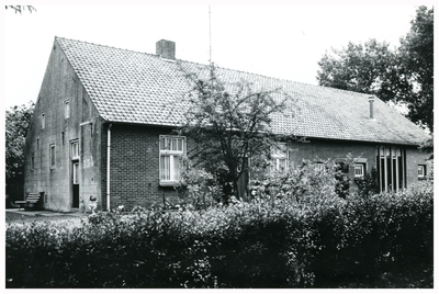 46821 Kortgevelboerderij familie Bax, Burg. van Houtstraat, Budel, 1990-1995