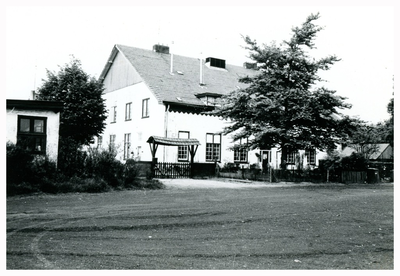 46850 Boerderij Boszicht , Budel-Dorplein. De tweede boerderij van de zinkfabriek en tevens houtvesterij (1918) die ...