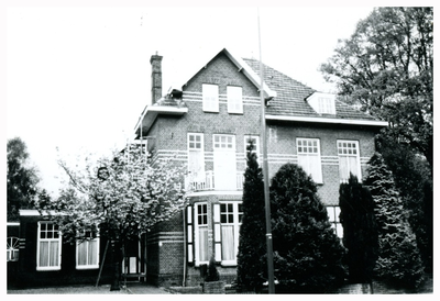 46879 Woonhuis en praktijkruimte Dr. Visschers (oude Vis) tegenwoordig bewoond door familie Beckers-de Laat (Budel), ...