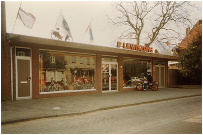 46932 Rijwielhandel Lewiszong, Budel, 1985