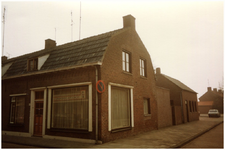 46963 Woonhuis Budel, vroeger winkel vis gerei en sanitair, 1985