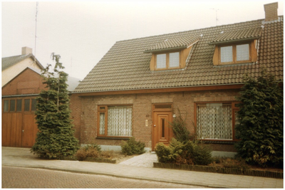 46973 Woonhuis en garage voorheen garage Verhoeven, Budel, 1985