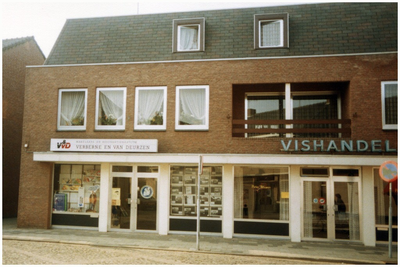 47017 Makelaardij en verzekering Verberne en van Deurzen, Vishandel Nouwen, Budel, 1985