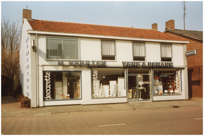 47051 Verf en behang winkel Tinus Beerten, Budel, 1985