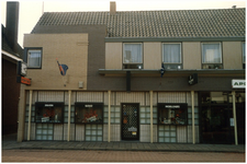 47067 Juwelier Wyczisk, voorheen sigarenwinkel Poel Neeskens, Budel, 1985