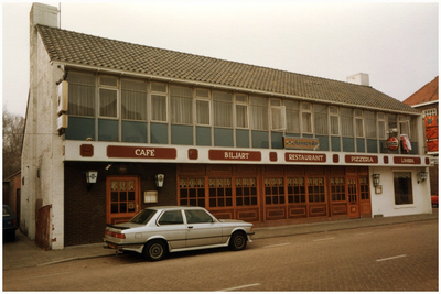 47072 Café Biljart, Ijssalon Pierre, voorheen supermarkt van Og, Budel, 1985