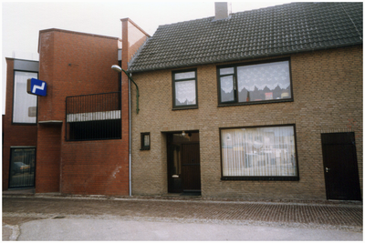 47103 Woonhuis, voorheen naaimachinehandel van Gennip, Budel, 1985