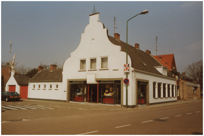 47114 Opticiën Koos Verbeek, vroeger horlogerie en juwelier Verbeek, 1985