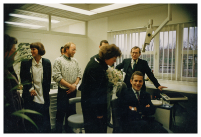 47395 Opening Medisch Centrum Maarheeze, met apotheker, dokters, en tandarts en fysiotherapeut, 1986-1987