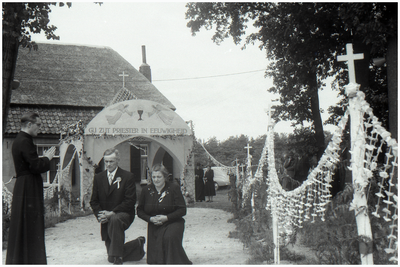 47666 Priesterfeest Kuijpers op de Berg Budel, met ouders van de Neomist, 1954-1955