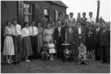 47933 Plechtige Heilige Communie - Familieportret Budel, 1951