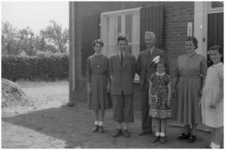47939 Plechtige Heilige Communie - Familieportret Budel, 1951
