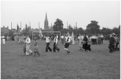 47954 Missiesportdag Budel - aankomst op voetbalveld, 1950 - 1955