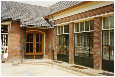 48522 Achteringang St. Joseph kleuterschool. Stond tussen de St.Annaschool (van de zusters) en bakker van Winkel. ...