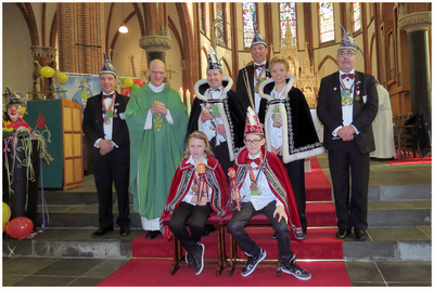 48525 Carnavalsmis in kerk O.L.V. Visitatie Budel met kapelaan van den Donck, 2013-2014