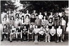 48550 Klassenfoto St. Josephschool Maarheeze, 1978