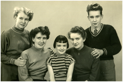 48742 Familieportret Neeskens, Budel, 1955