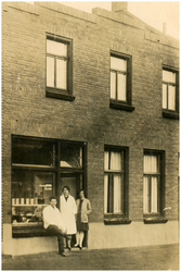 48747 Slagerij van de Broek, Budel, circa 1950