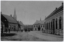 49160 Markt in Budel, met recht vooruit Schepenhuis Budel., recht oud rijtuighuis van notaris , daarna van Toke en ...