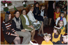 49358 Opening nieuwe Sint Anna-school Budel, dus feest, met zittend links het onderwijzend personeel., 1974