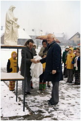 49370 Opening St. Anna-school, Budel, volwassenen vlnr. Sjef Bouwmeester, zuster Generose, burg. Boudrie, 1974