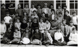 49381 Klassenfoto Sint Anna-school, Budel, ca 1965