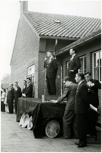 49476 Koninginnedag in Budel met heren Molthoff , Antoon Ras, Harrie Derkx, Jan Weegberg, Vervoort en Drent, 1 mei 1961