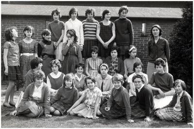 49741 Klassenfoto St. Anna-school, Budel, groepsfoto, ca 1965 - 1970