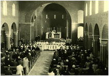 49828 RK St. Jozef kerk Budel-Dorplein met communicanten, jaren 1960
