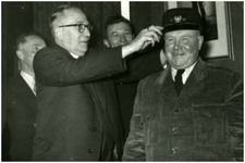 49830 Installatie Frans van Ham uit Budel als gemeentevoorwerker, met links burgemeester Remmen, 1935