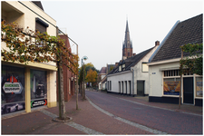 49908 Kerkstraat richting kerk in Budel (zie ook oud nieuw 49908), met pand rechts voorheen schoenwinkel (schoenmakerij ...