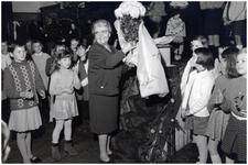 50110 Afscheid juffrouw Clerckx, St. Anna-school, Budel, 21-12-1967