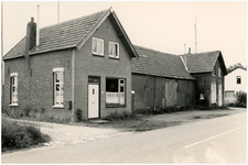 50167 Woning Budel aan de Grensweg. links woonde Claasen, rechts van Seggelen, ca 1960-1970