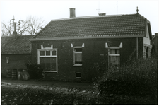 50224 Linker zijgevel woonhuis / hoedenwinkel van den Eerenbeemd, Dr. Ant. Mathijsenstraat 56, Budel, ca 1960
