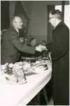 50250 60 jarig bestaan NCB, Budel. Voorzitter Pauw Compen wordt gefeliciteerd door pastoor, 16-09-1960