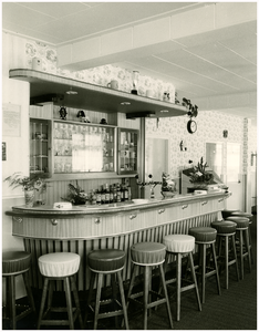 51125 Interieur cafe De Drie Linden, Budel, 1983