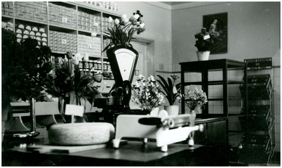 51214 A en O Winkel fam. van Og, opening winkel, Budel, 1946
