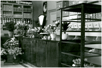 51215 A en O Winkel fam. van Og, opening winkel, Budel, 1946