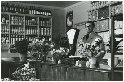 51216 A en O Winkel fam. van Og, opening winkel, Budel, 1946