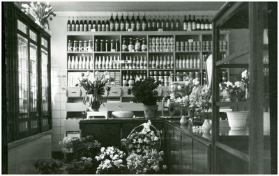 51218 A en O Winkel fam. van Og, opening winkel, Budel, 1946