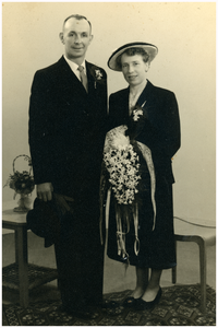 51343 Huwelijk Frans en Leentje Meurkens- van Beek, Budel, 1957