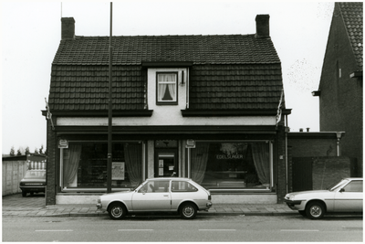51544 Een wandeling door Budel-Schoot (VIII). De (edel)slagerswinkel van Jo en Nettie van Vlierden-van Meijl, 1981