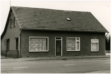 51564 Een wandeling door Budel-Schoot (IX en slot). Woonhuis van de familie Verheggen, Grootschoterweg 138 in 1981, 1981
