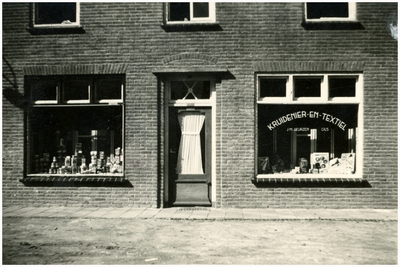 51574 Een wandeling door Budel-Schoot (IX en slot). Kruideniers- en Textielwinkel van Tinus en Marie van Deurzen-van ...