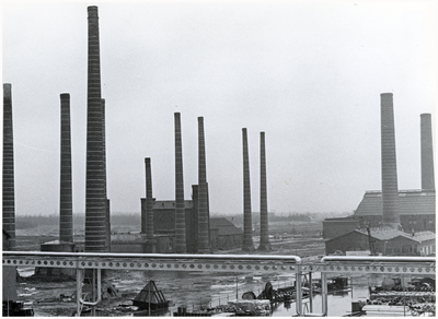 51764 Sloop thermische fabriek KZM, opblazen van schoorstenen zinkfabriek, Budel-Dorplein, 9-11-1974