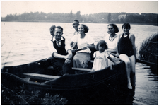 51835 Samen op het Ringelsven Petra Roost met broers en zussen, Budel-Dorplein, 1935 -1939